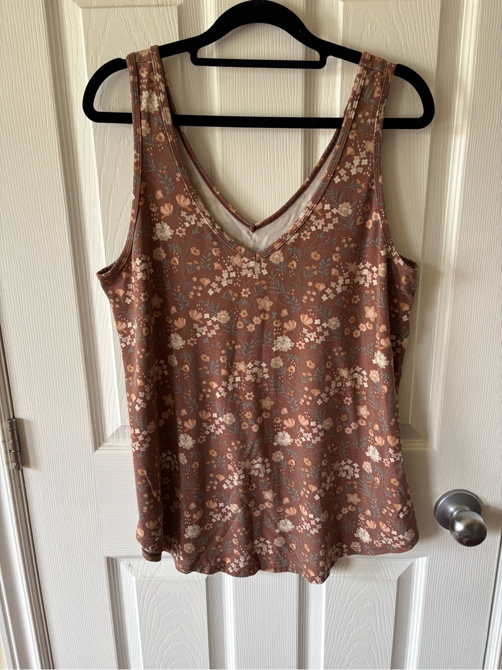 Women's Floral V-Neck Tank Top in Brown